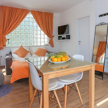 Apartments Ena&Toni Каштела Экстерьер фото