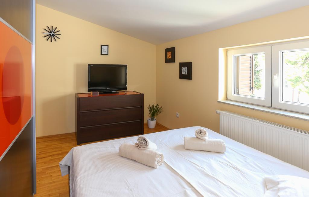 Apartments Ena&Toni Каштела Экстерьер фото