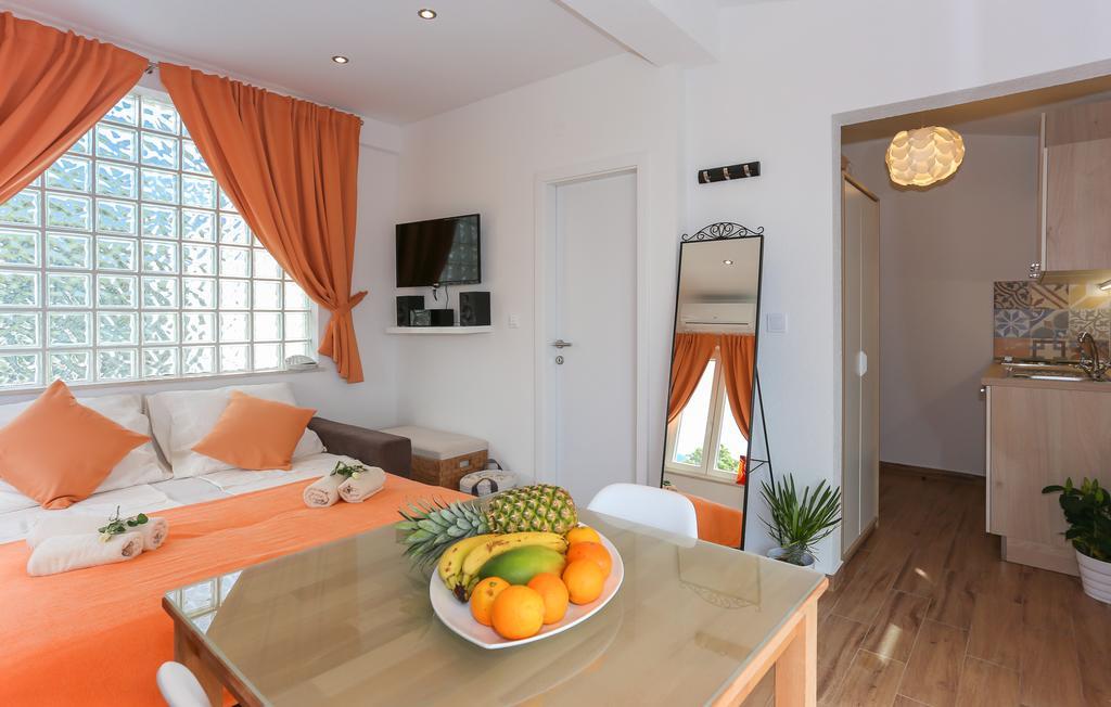 Apartments Ena&Toni Каштела Экстерьер фото
