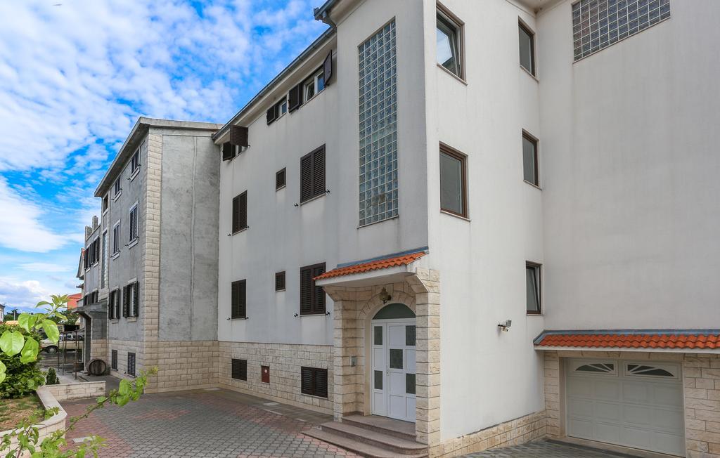 Apartments Ena&Toni Каштела Экстерьер фото